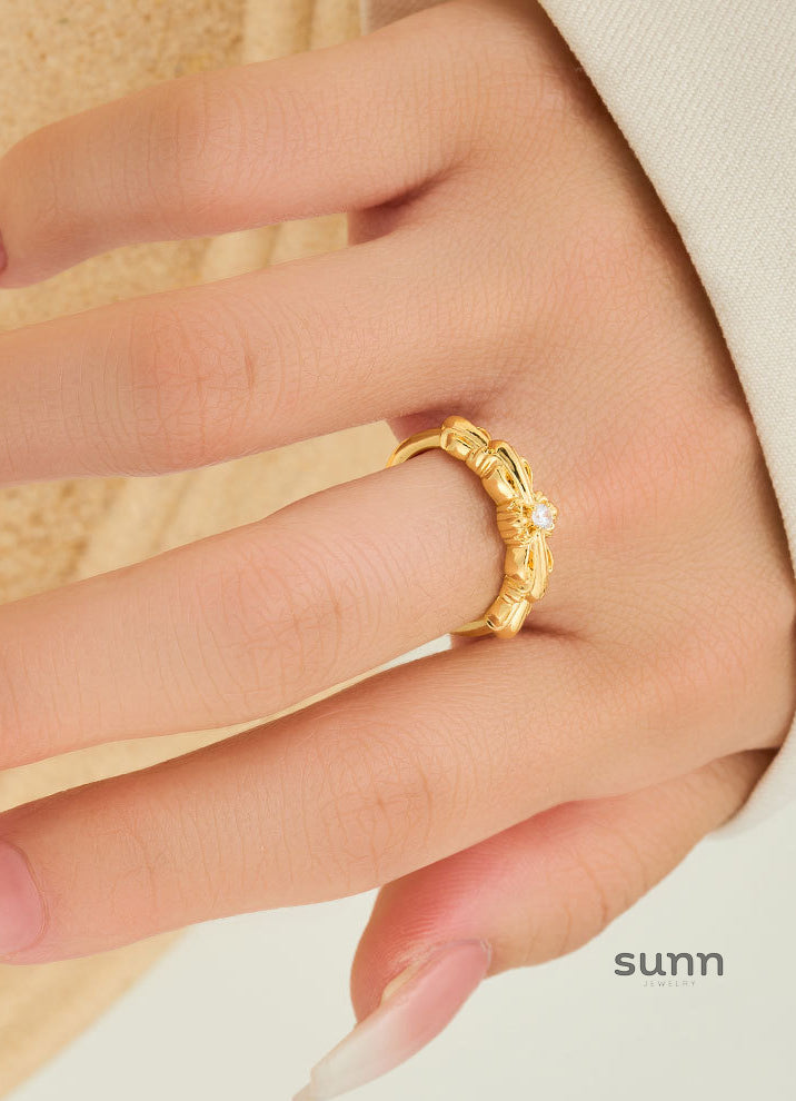 Eila Elegant Cross Flower Ring [89B1ISBK]