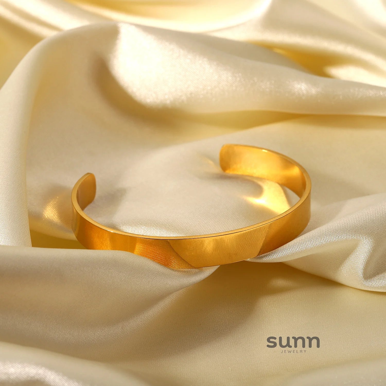 Eiza Gold Cuff Bracelet