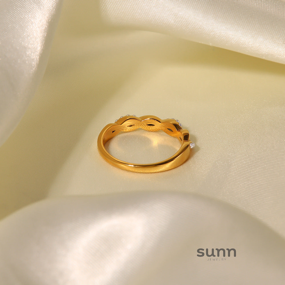 Elanor Twisted Pearl Ring [X87NLKE0]