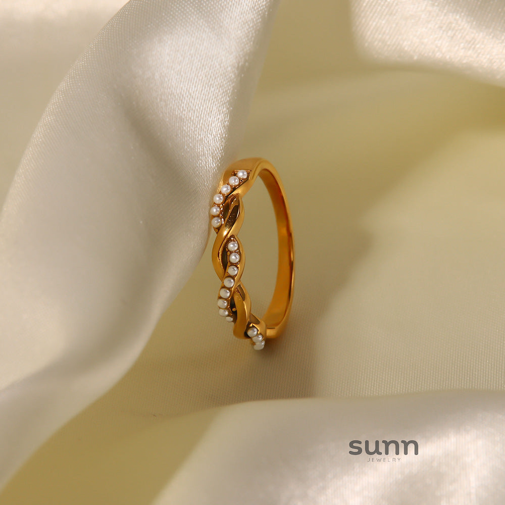Elanor Twisted Pearl Ring [87CM9SJ7]