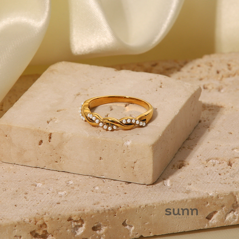 Elanor Twisted Pearl Ring [8G0BKKP3]