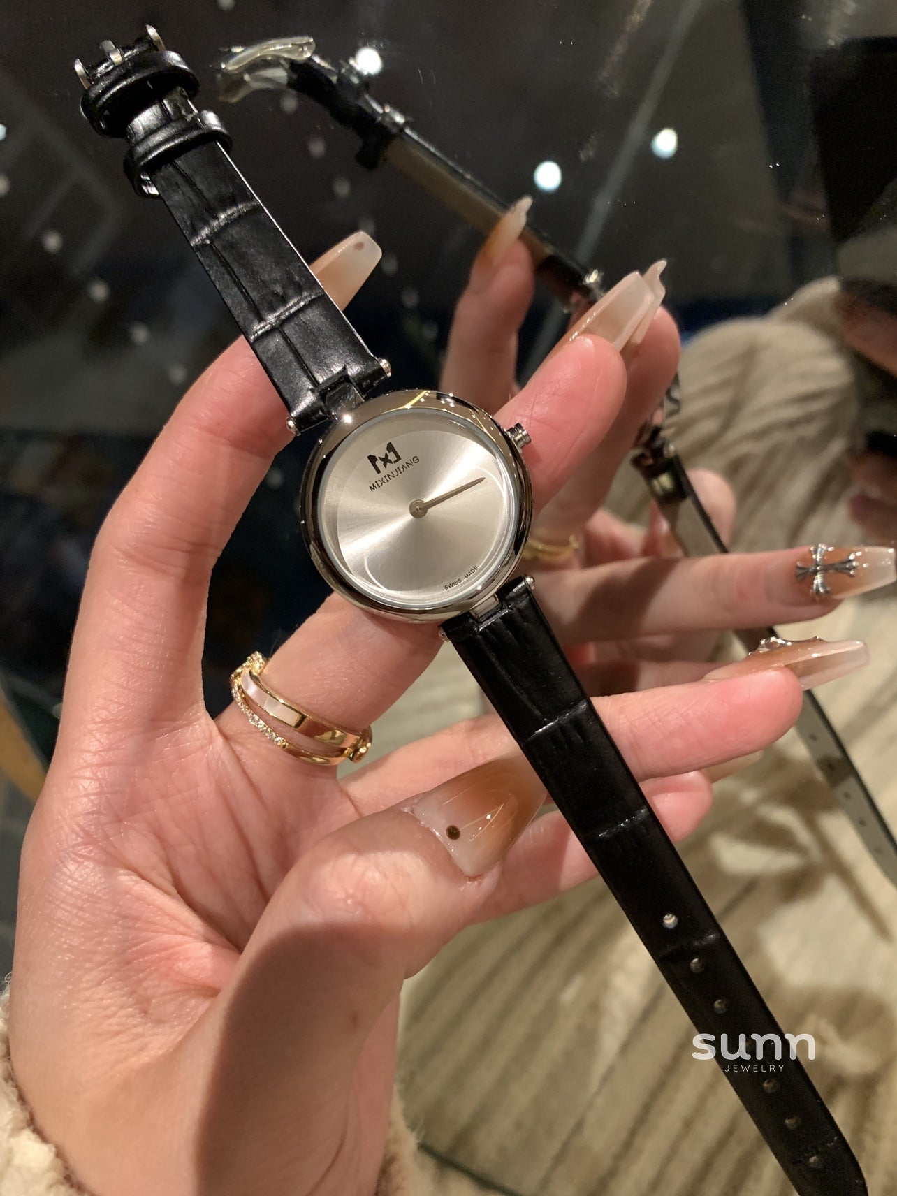 Elara Delicate Round Watch [HJKC9J5O]