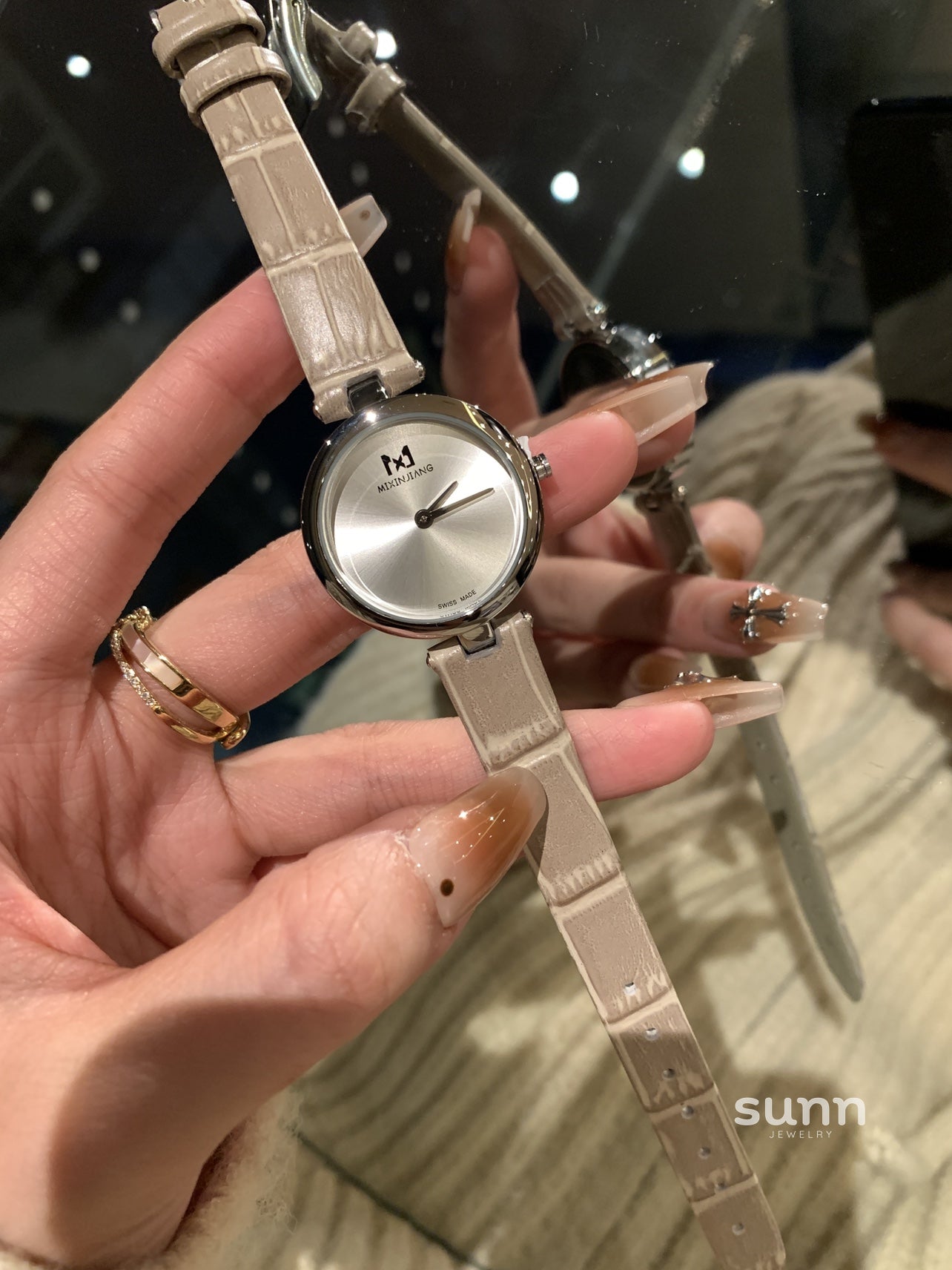 Elara Delicate Round Watch [3373UP5Y]
