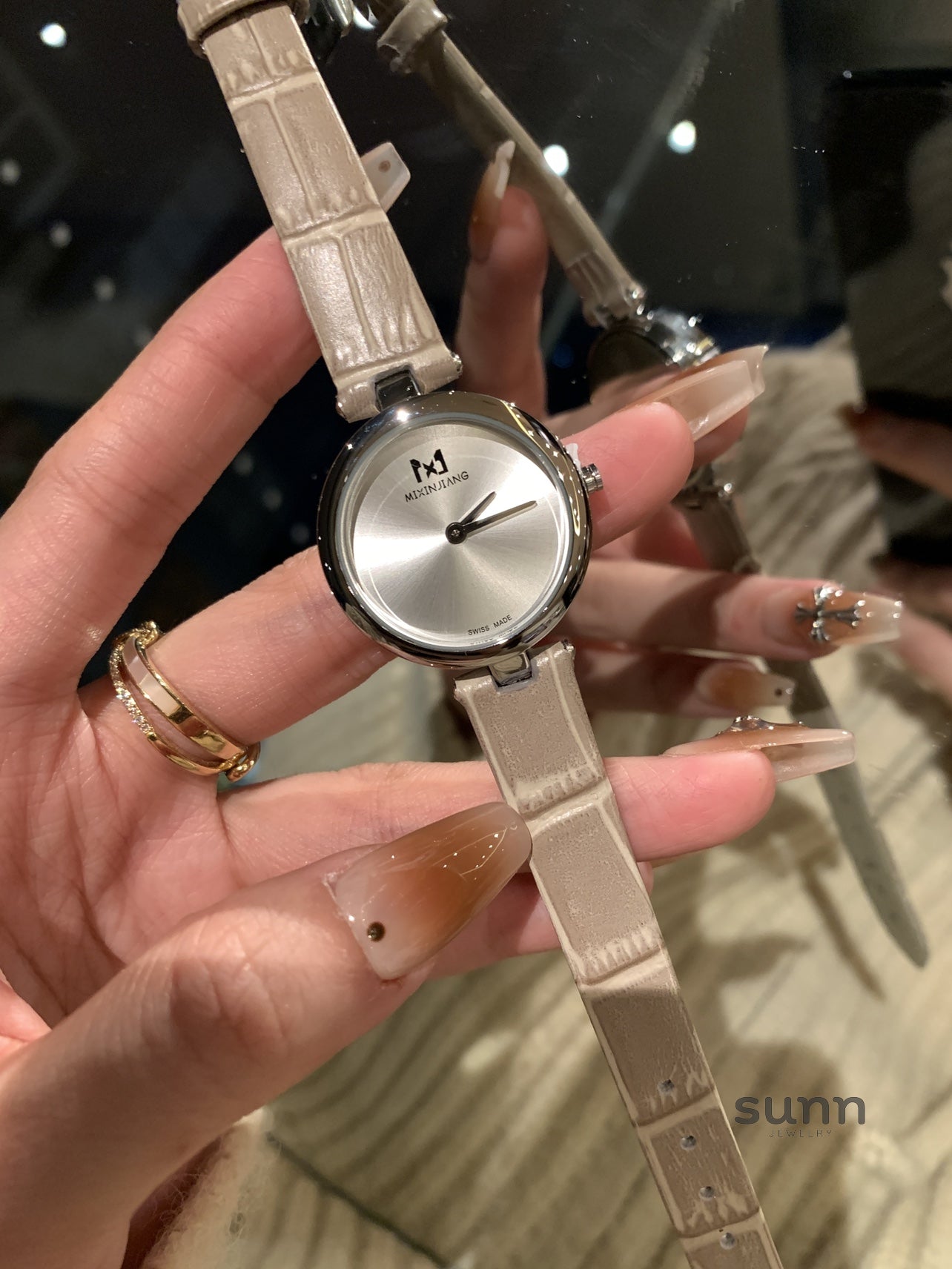 Elara Delicate Round Watch [N53ZWPP5]