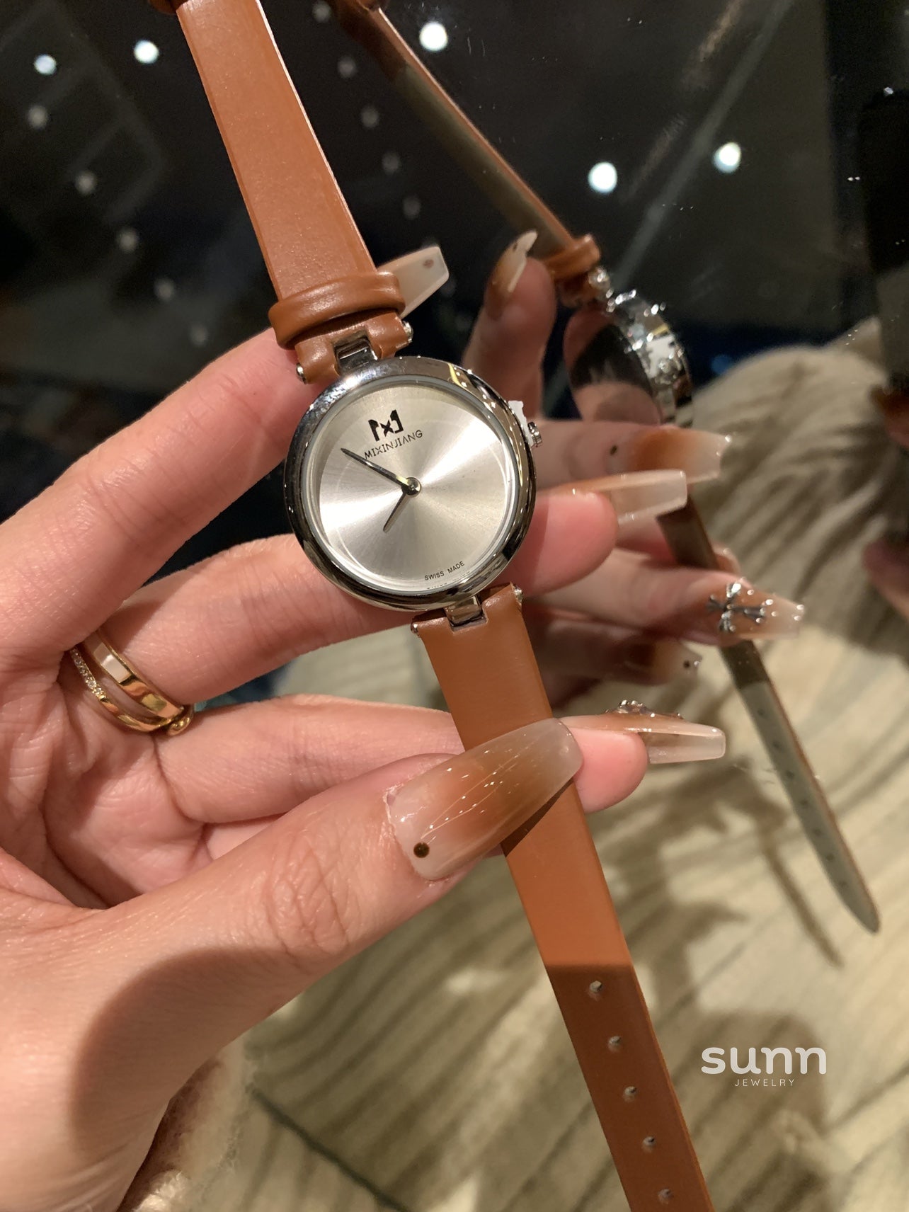 Elara Delicate Round Watch [D3LGSC92]