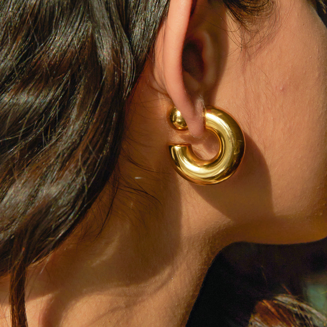 Elaya C-Shaped Hoop Earrings [VW5JXFIK]