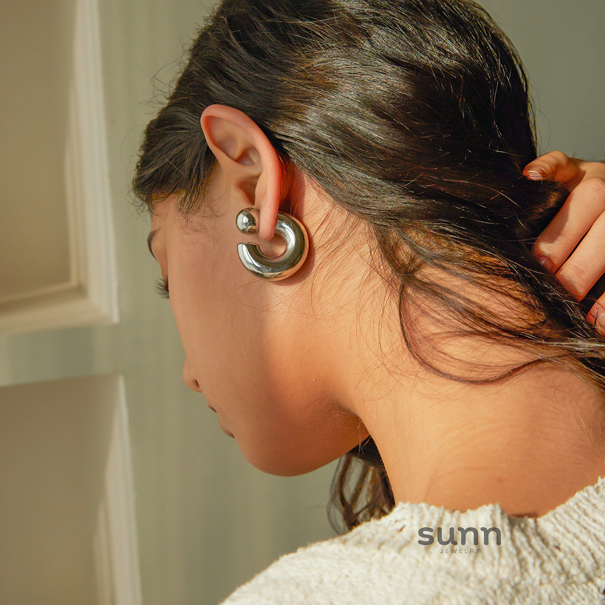 Elaya C-Shaped Hoop Earrings [0W566GYI]