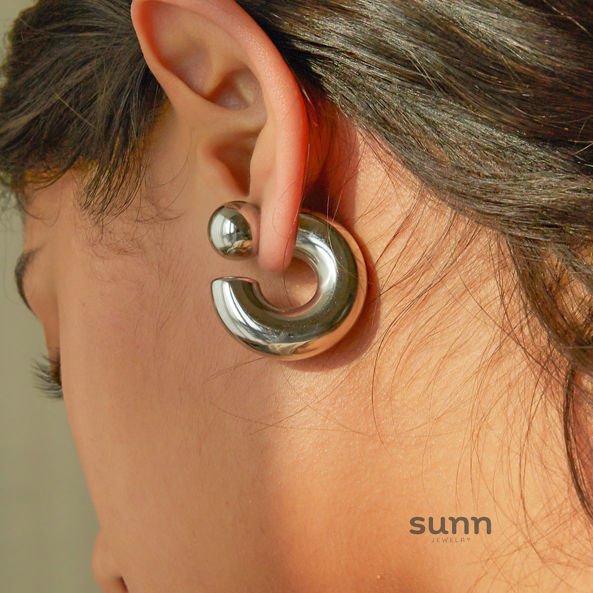 Elaya C-Shaped Hoop Earrings [YIM14JW3]