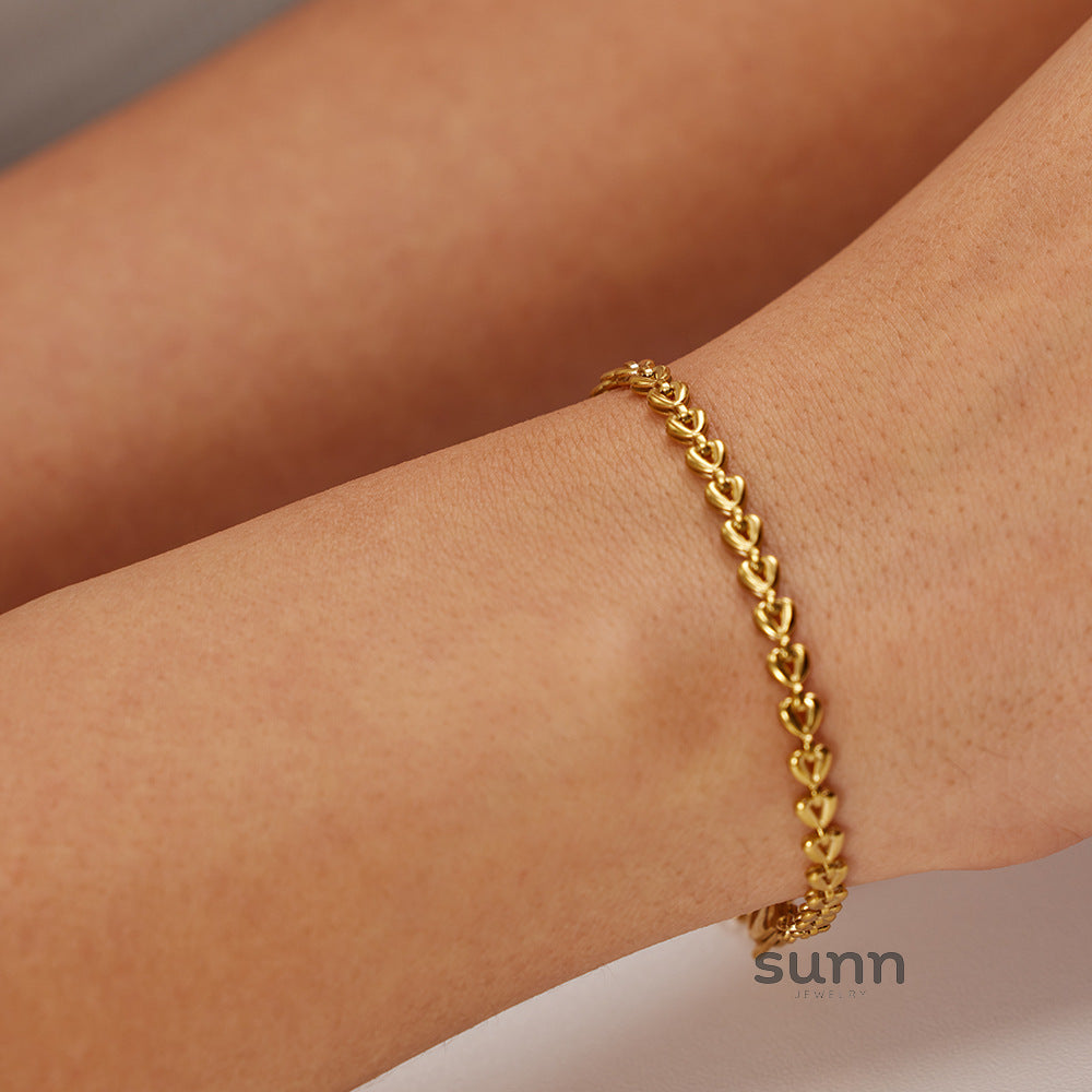 Eleanor Gold Heart Bracelet [BXK1J6BW]