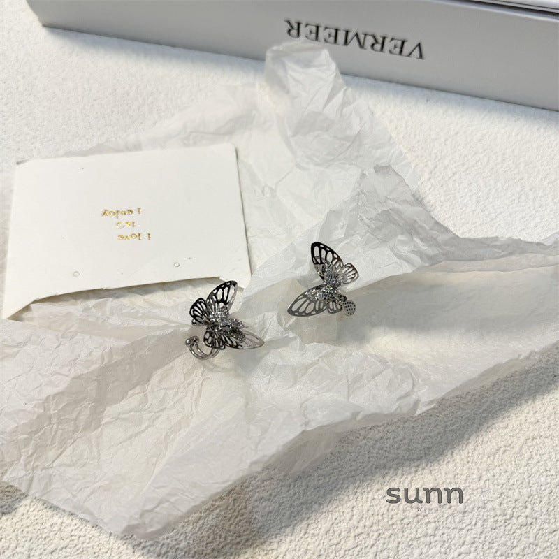 Eleen Butterfly Tassel Ear Cuff [RMADSH0Y]