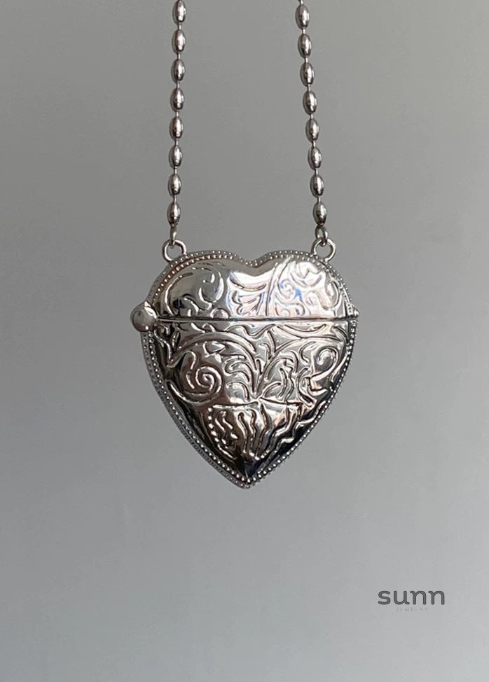 Eleen Embossed Heart Necklace [L7L4MI1G]