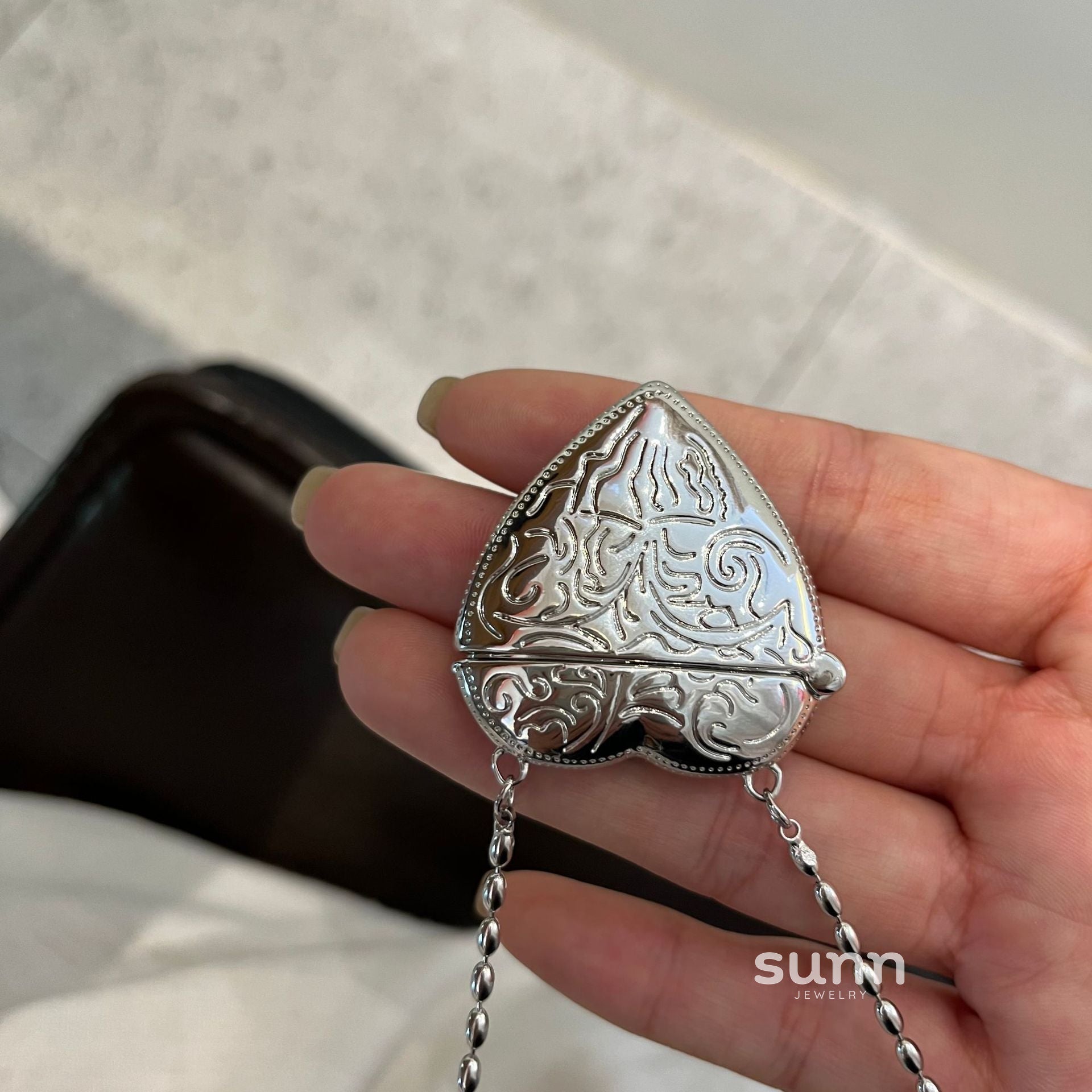 Eleen Embossed Heart Necklace [3ZFADKK0]