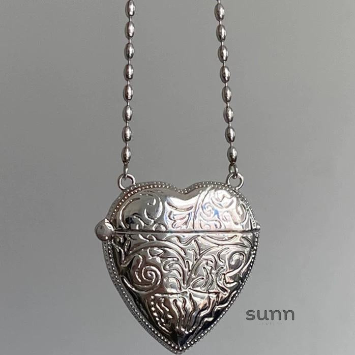 Eleen Embossed Heart Necklace [TPOF5GPQ]