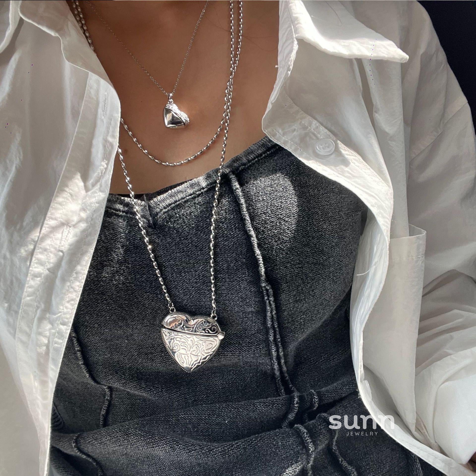 Eleen Embossed Heart Necklace [9CNQPYI9]