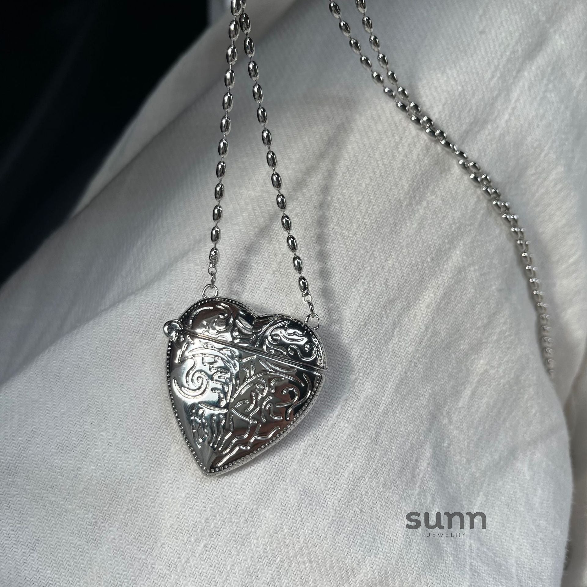 Eleen Embossed Heart Necklace [SDRXT3VM]