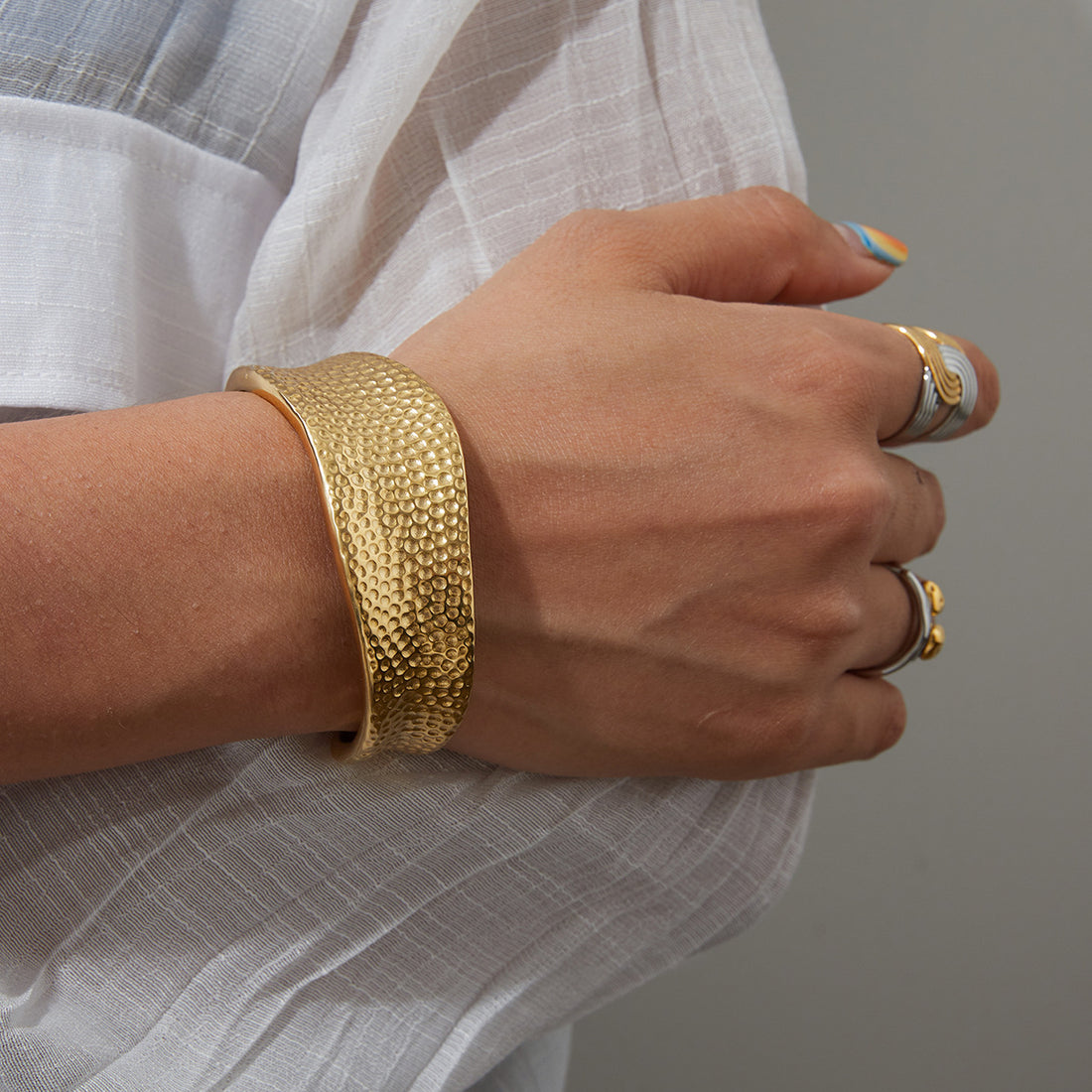 Eleonora Textured Cuff Bracelet [4ESA1HMG]