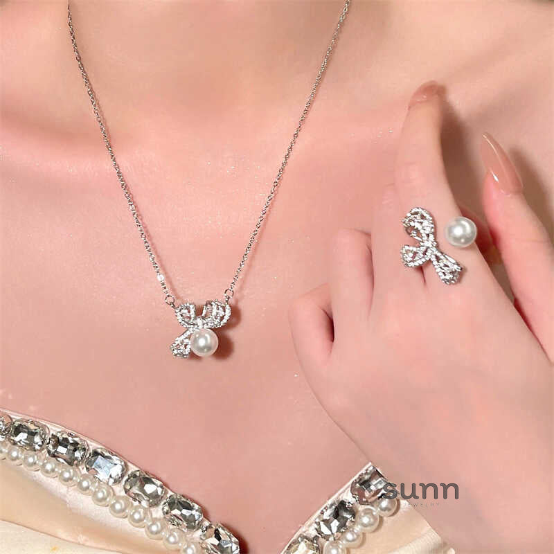 Eliana Delicate Pearl Bow Jewelry [E7K7K864]