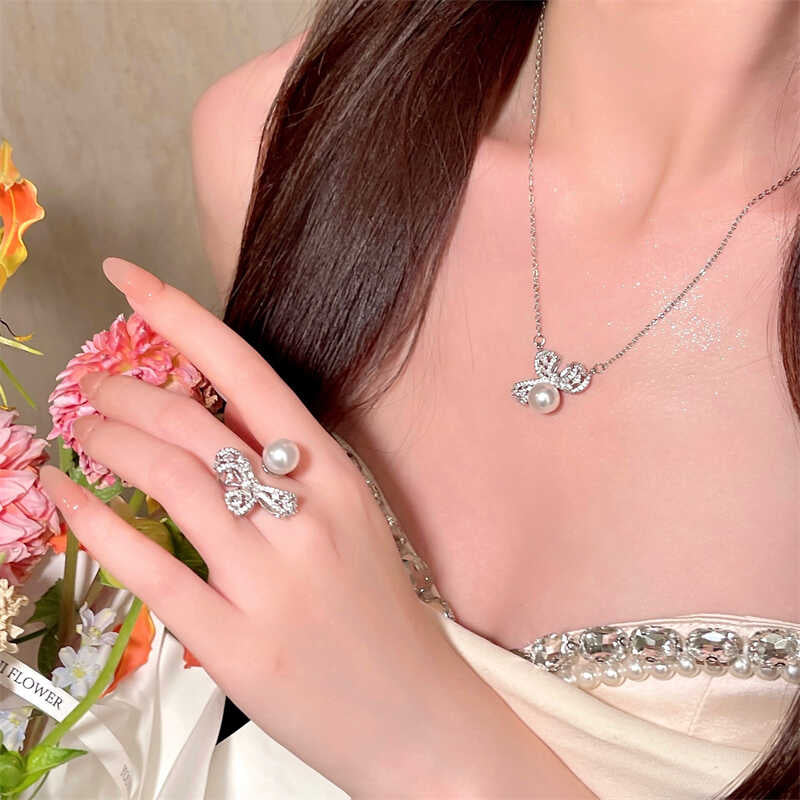 Eliana Delicate Pearl Bow Jewelry [USQ76VGJ]