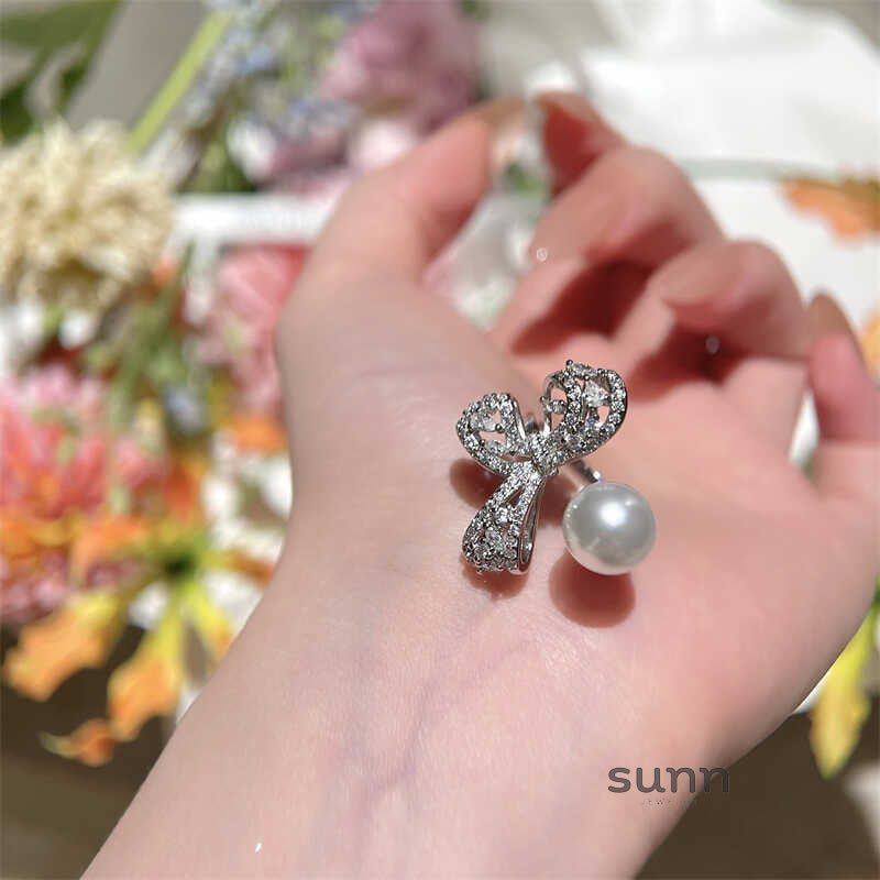 Eliana Delicate Pearl Bow Jewelry [LP3FPIIJ]