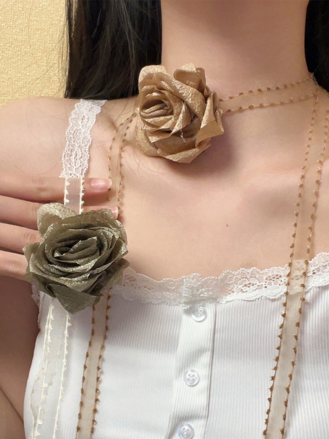 Eliany Elegant Rose Choker [T4V8TG3V]