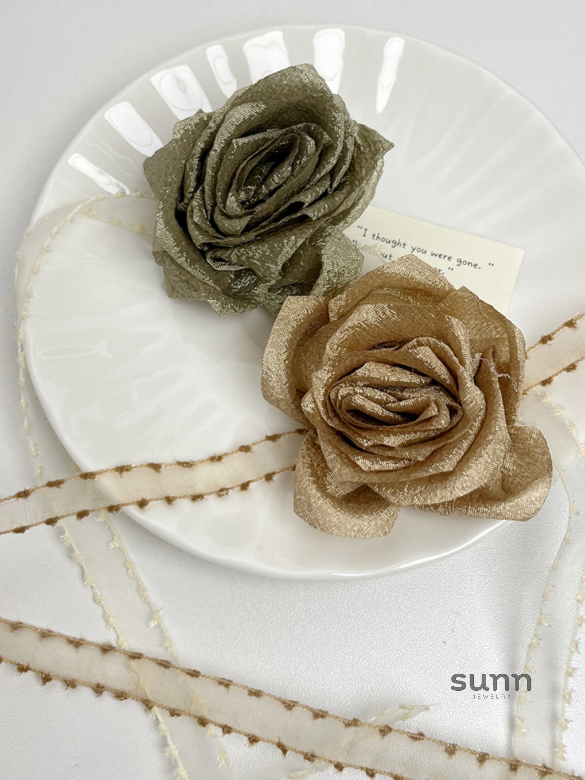 Eliany Elegant Rose Choker [W1G5VEK7]