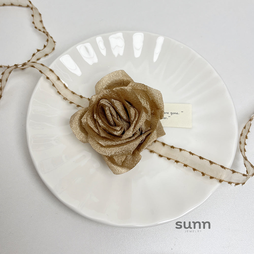 Eliany Elegant Rose Choker [0GCLYNNA]
