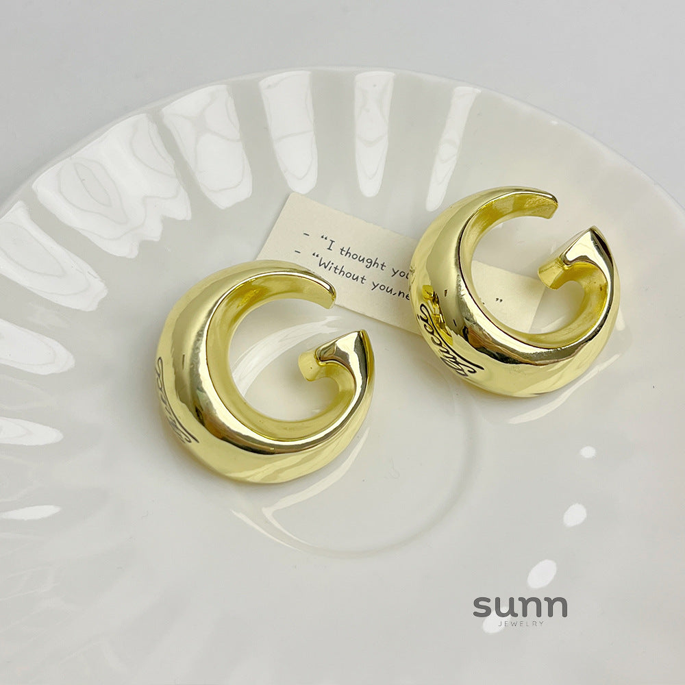 Eliot Statement Letter Earrings [9AS3L9W5]