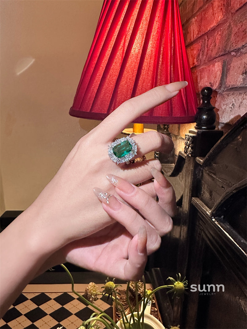 Elise Emerald Statement Ring [H6ZJ2TEE]