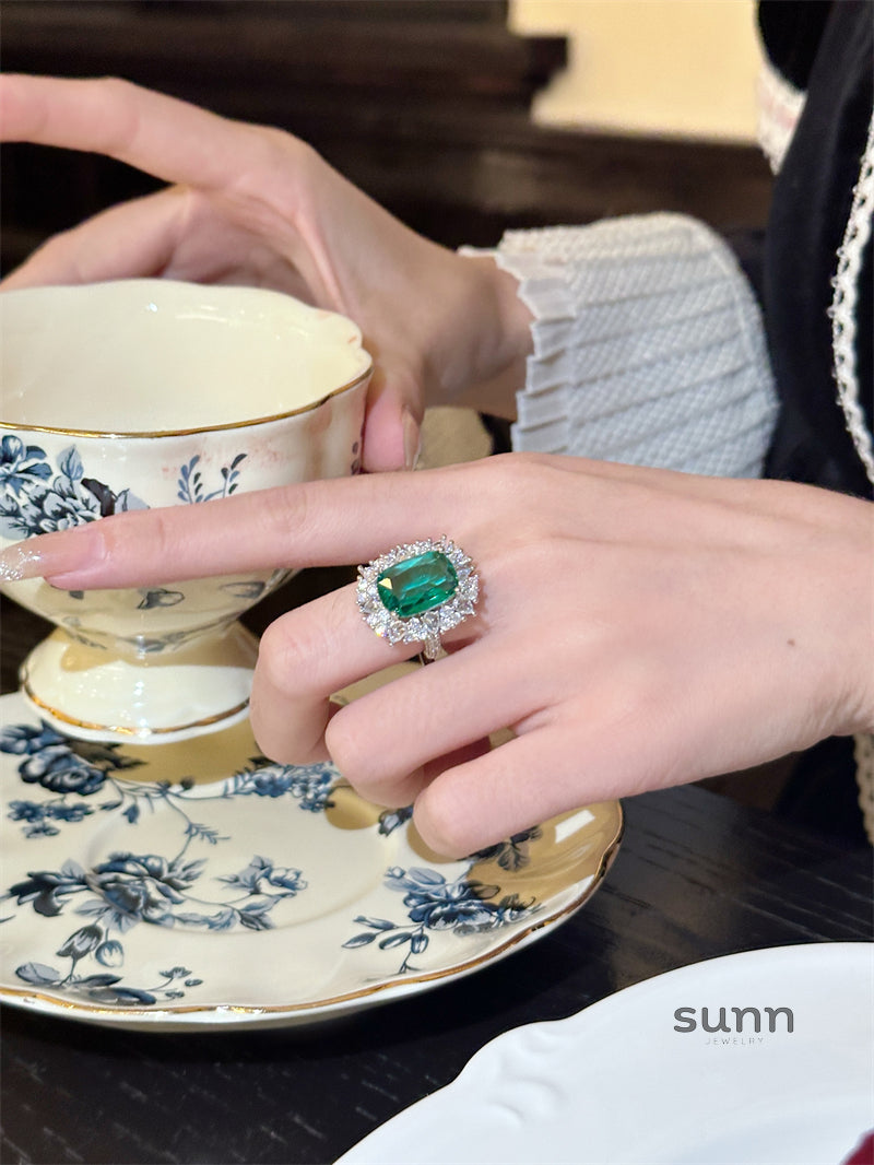 Elise Emerald Statement Ring [X4KAESJ7]
