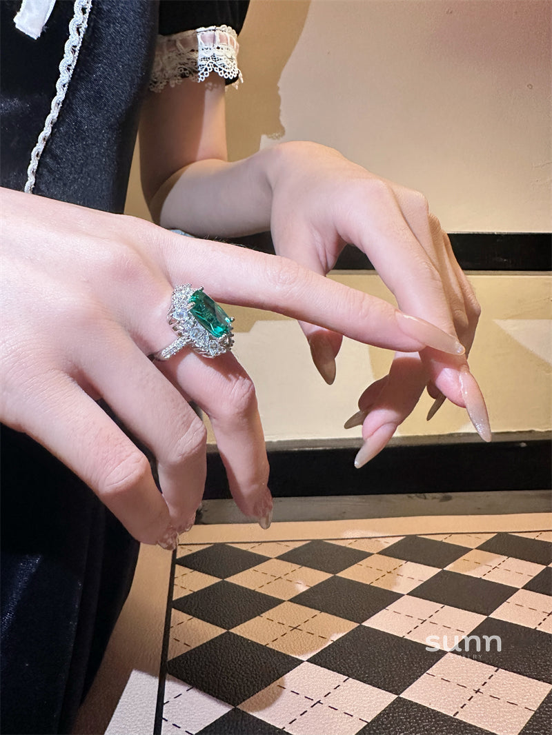 Elise Emerald Statement Ring [8W0ZYU6R]