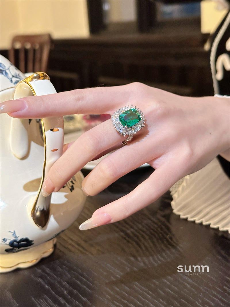 Elise Emerald Statement Ring [25OGKIW6]