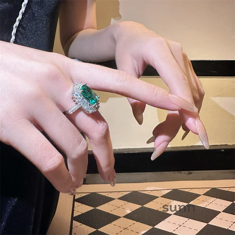 Elise Emerald Statement Ring [QIBNYPQC]