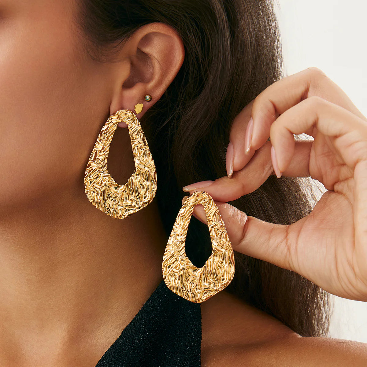 Eliyah Pleated Hollow Earrings