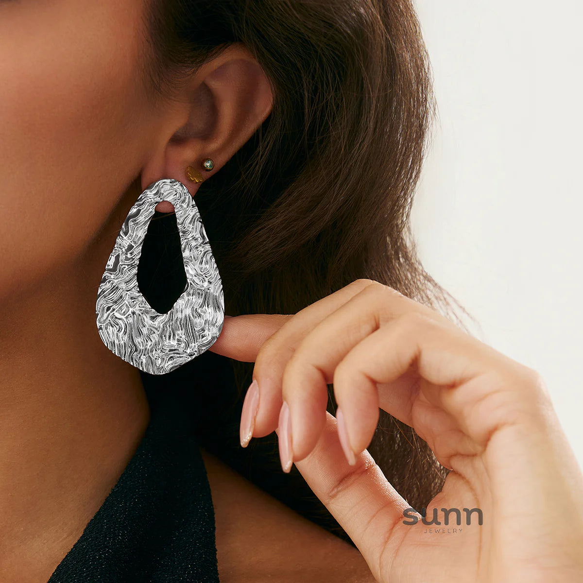 Eliyah Pleated Hollow Earrings
