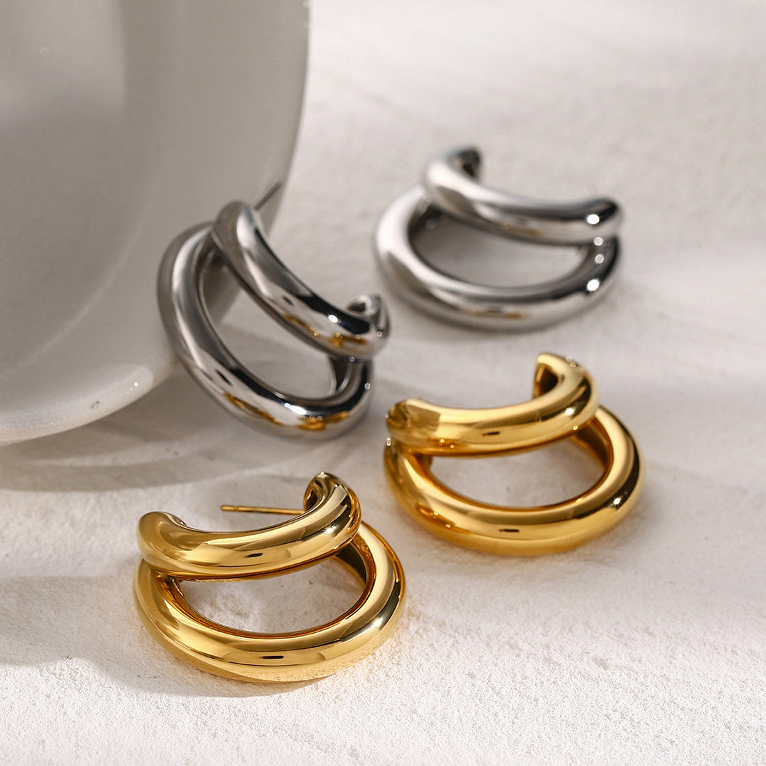 Eliza Sleek C Hoop Earrings [UF10BZH0]