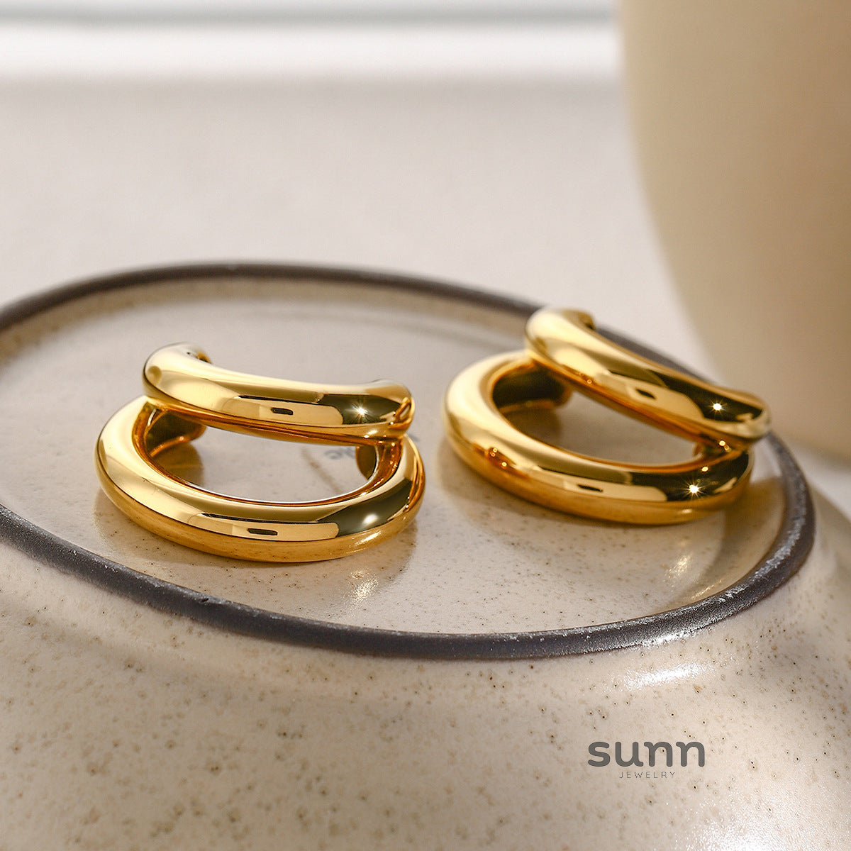 Eliza Sleek C Hoop Earrings [A8CRINHP]