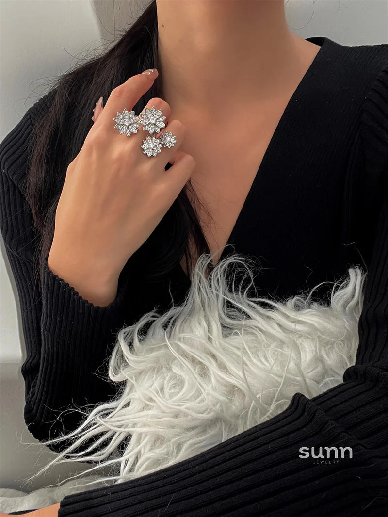 Elizabella Ornate Zircon Petal Ring