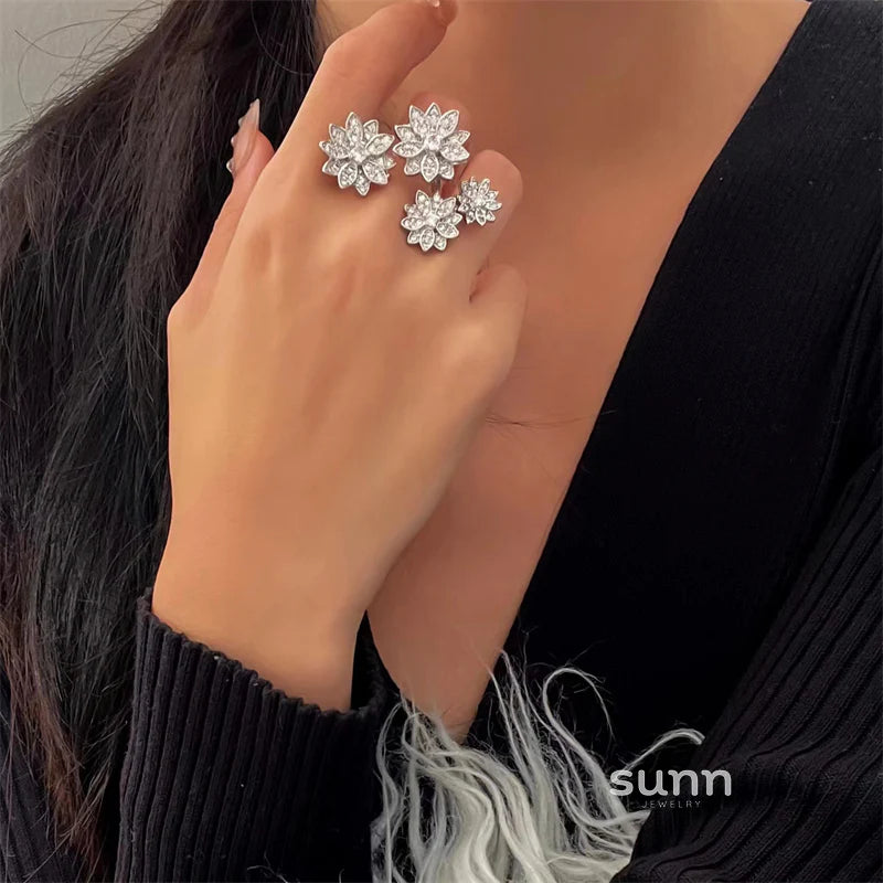 Elizabella Ornate Zircon Petal Ring