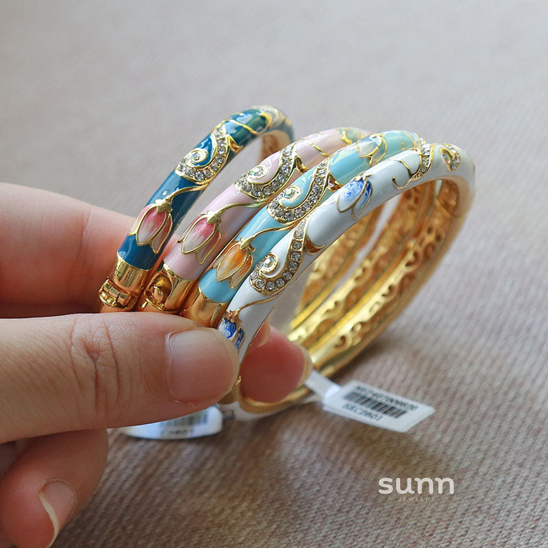 Ellagrace Delicate Lotus Bangle [NLGZT3CU]