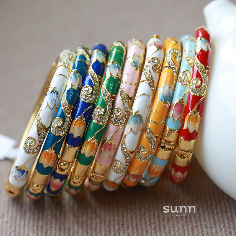 Ellagrace Delicate Lotus Bangle [Q4CIQPIY]