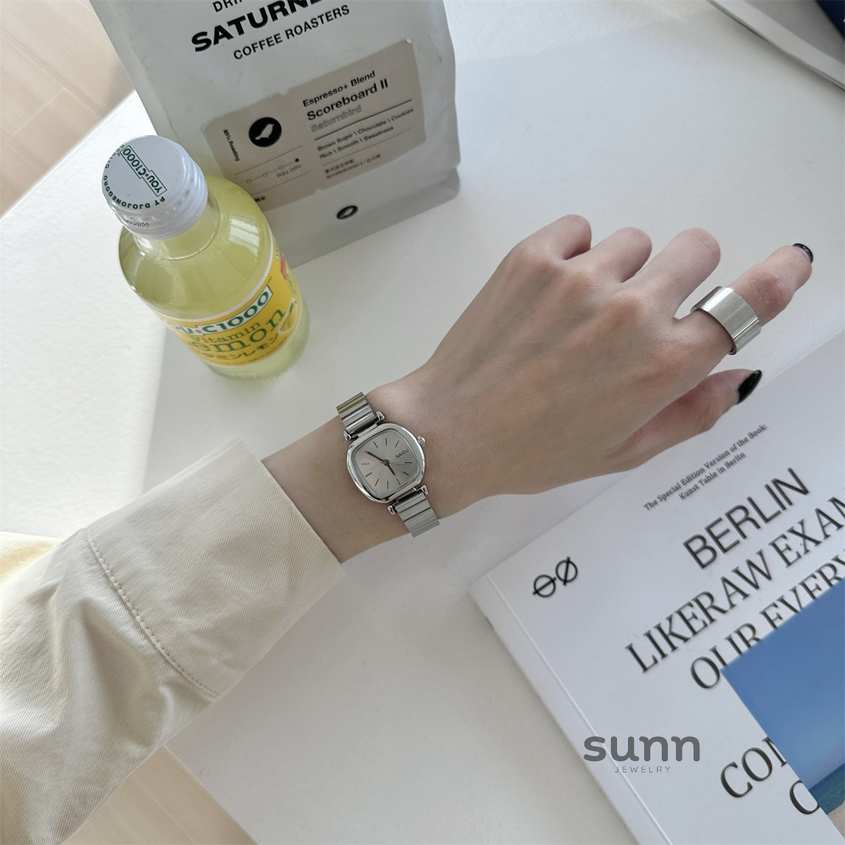 Ellaina Minimalist Cube Watch [TT16VW55]