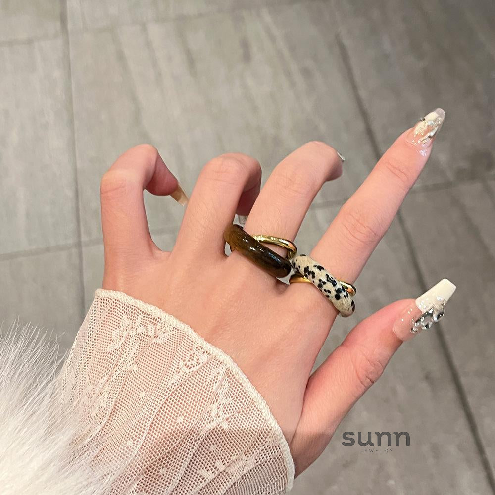 Ellanie Tiger Eye Cross Ring [KISWIT8U]