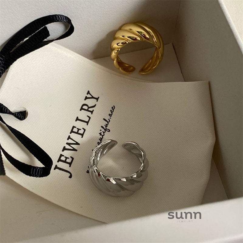 Ellasyn Angular Titanium Ring [UFC4VTNN]