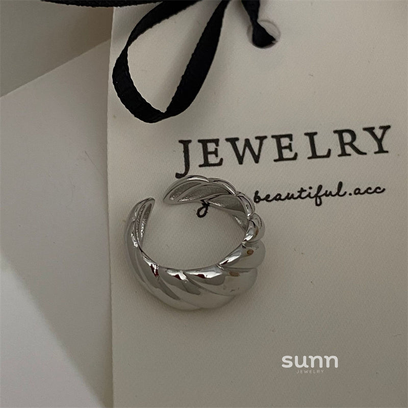 Ellasyn Angular Titanium Ring [4ASQ71LB]