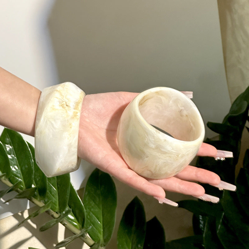 Ellasyn Sculptural Resin Cuff [ENL8BD10]