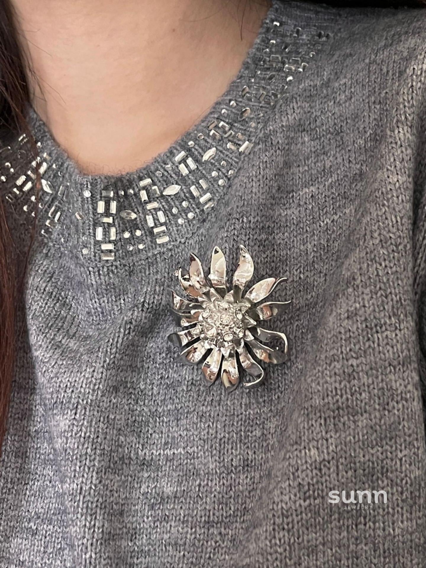 Ellery Crystal Pearl Sunflower Brooch [V9Q77HME]