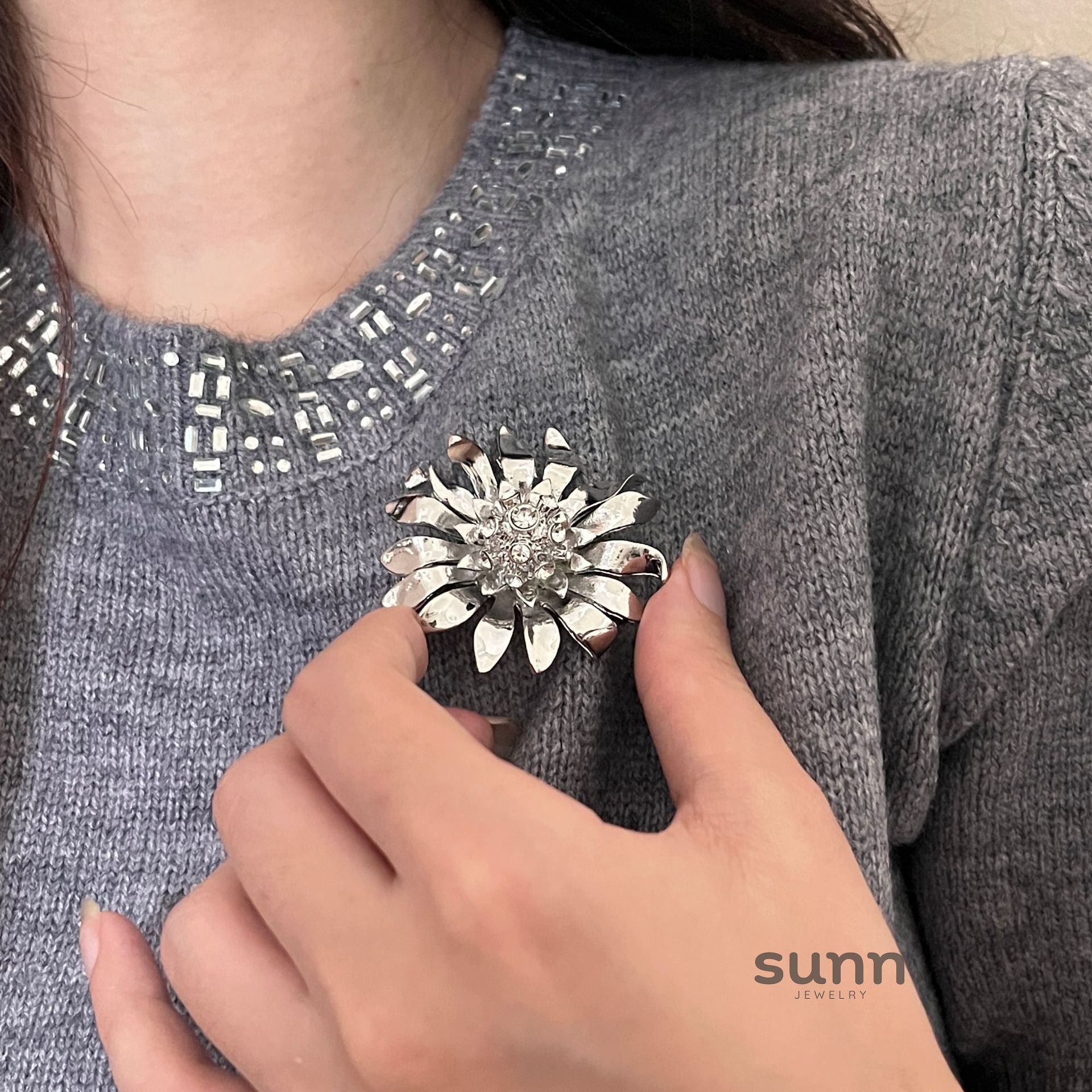 Ellery Crystal Pearl Sunflower Brooch [8K34DGOU]