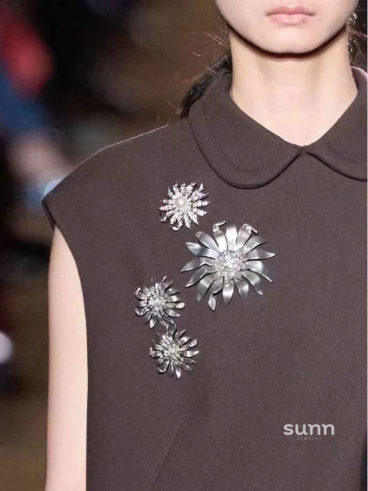 Ellery Crystal Pearl Sunflower Brooch [0LJZOIIN]