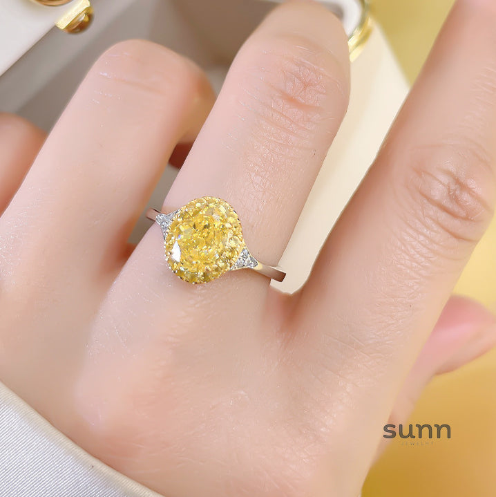 Elliana Radiant Oval Ring [4YOBCYU6]