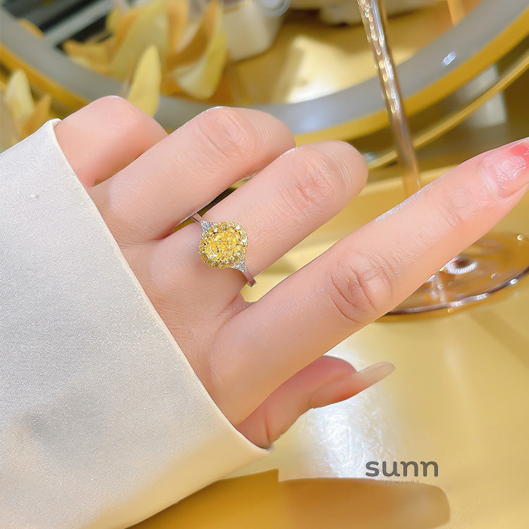 Elliana Radiant Oval Ring [JC0H3WU7]